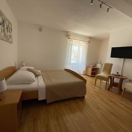 Apartment Room Parcina 特罗吉尔 外观 照片