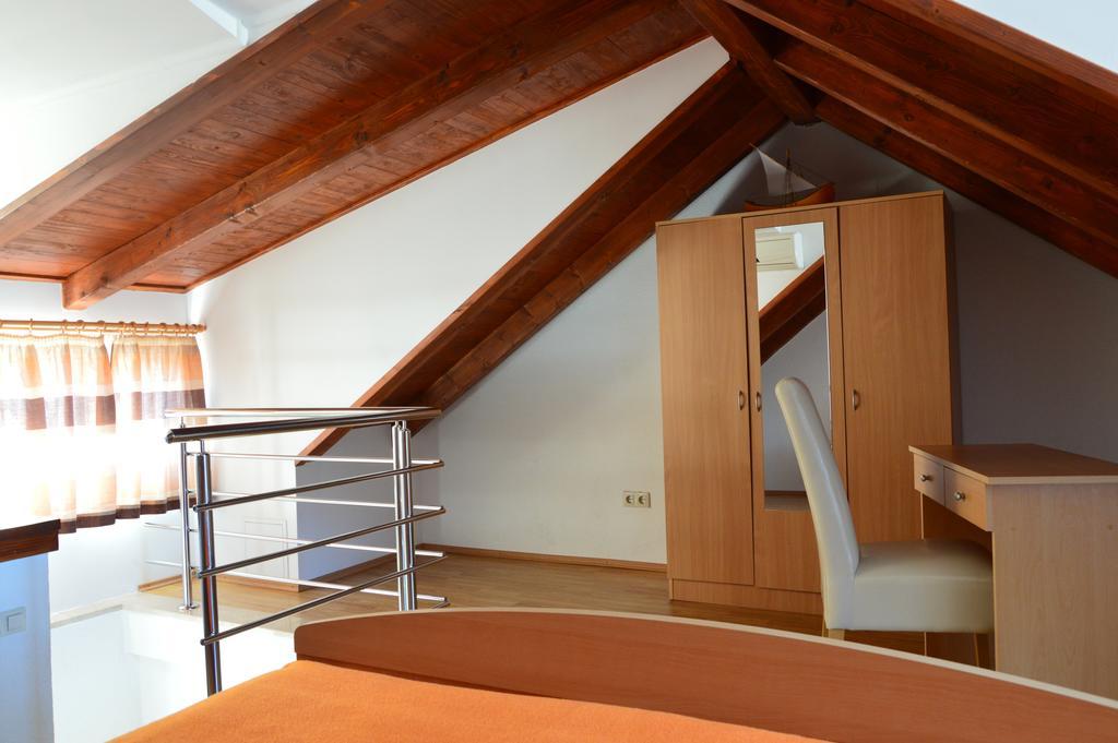 Apartment Room Parcina 特罗吉尔 客房 照片