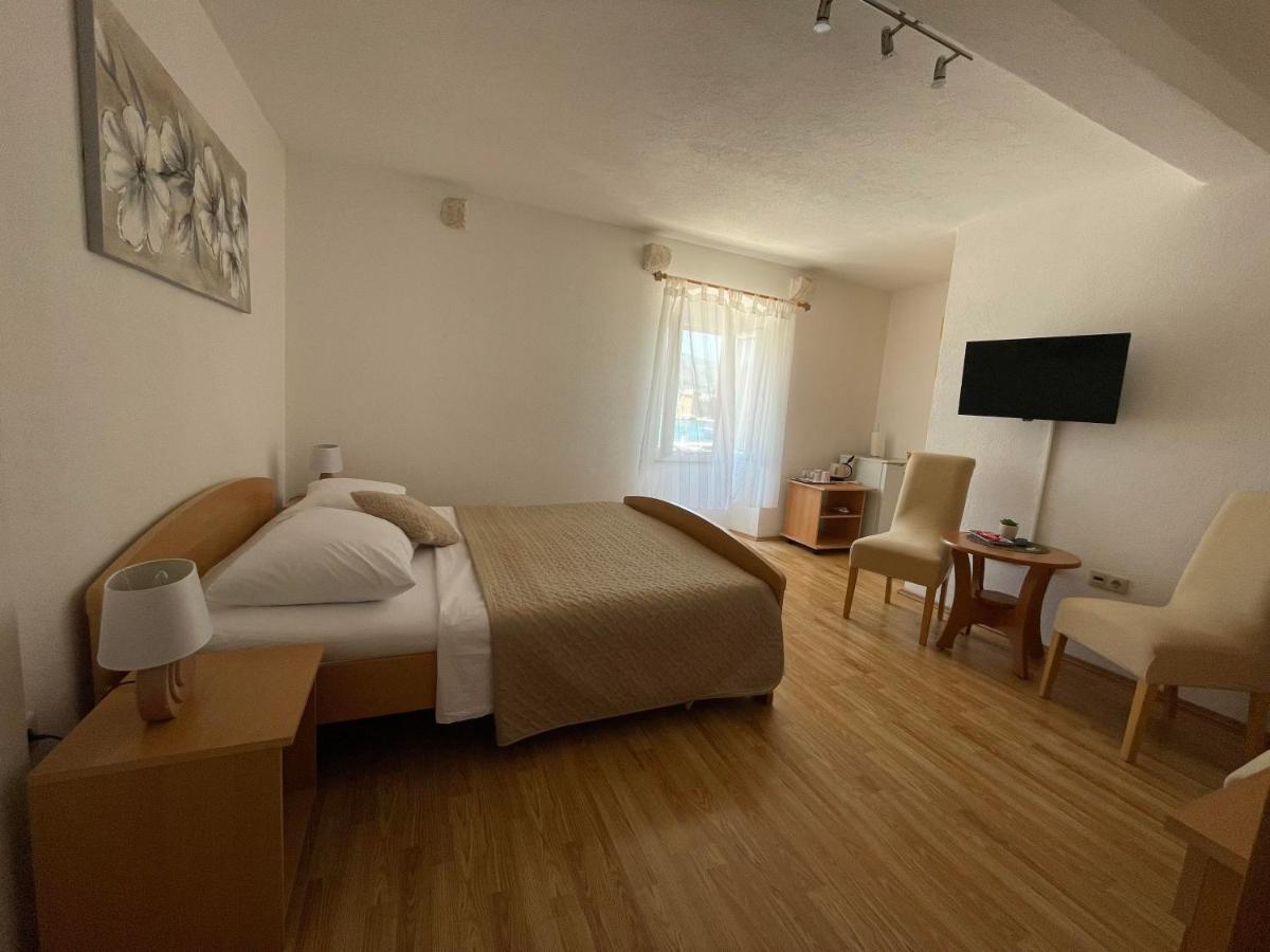 Apartment Room Parcina 特罗吉尔 外观 照片