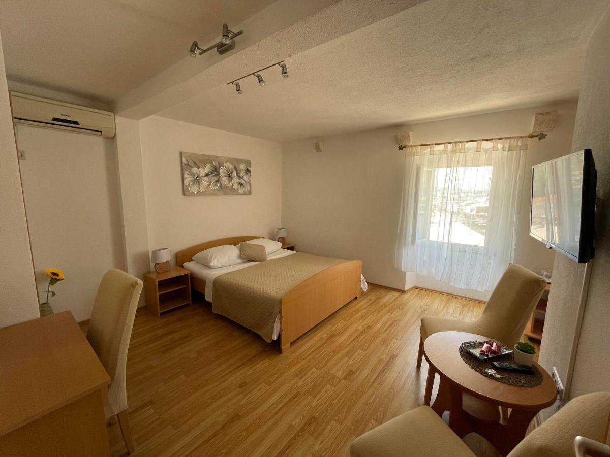 Apartment Room Parcina 特罗吉尔 外观 照片